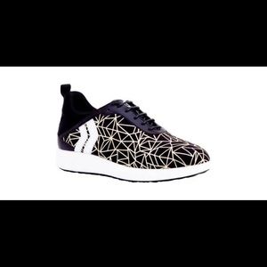 Kicko Gem Sneaker, size 10, Gold, White, Black